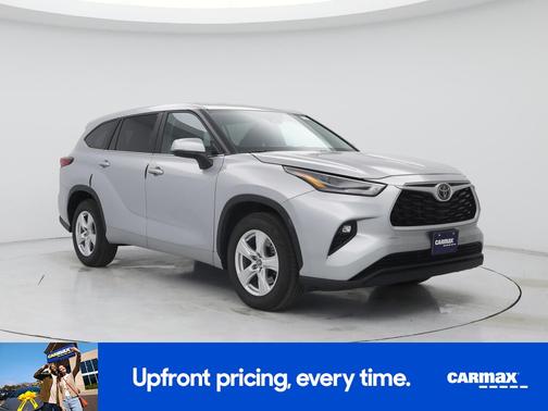 Silver 2023 Toyota Highlander LE