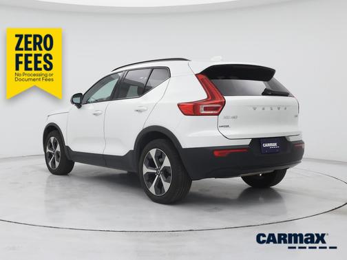 White 2024 Volvo XC40 B5 Plus Dark Theme