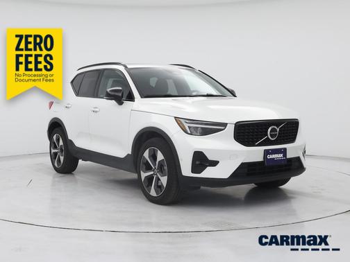 White 2024 Volvo XC40 B5 Plus Dark Theme