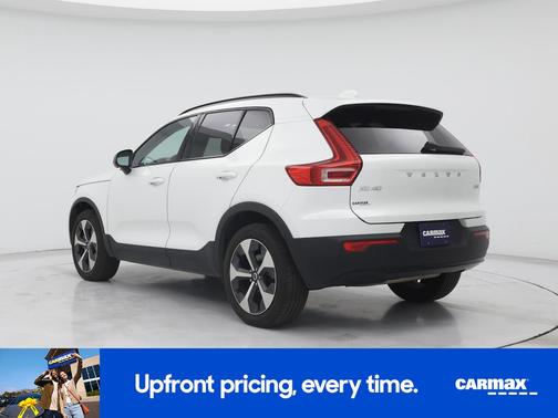 White 2024 Volvo XC40 B5 Plus Dark Theme