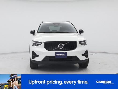 White 2024 Volvo XC40 B5 Plus Dark Theme