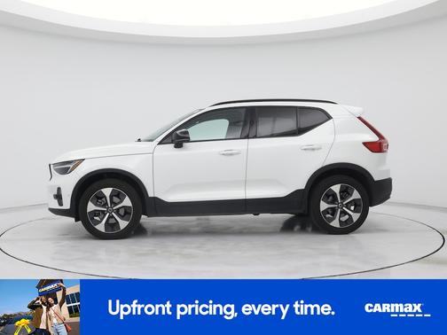 White 2024 Volvo XC40 B5 Plus Dark Theme