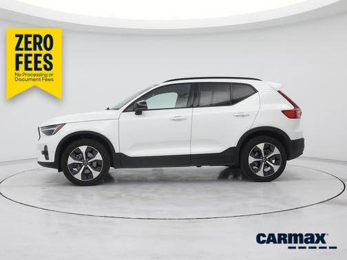 White 2024 Volvo XC40 B5 Plus Dark Theme