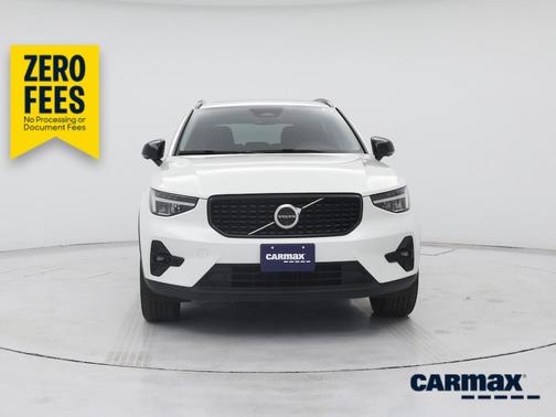 White 2024 Volvo XC40 B5 Plus Dark Theme