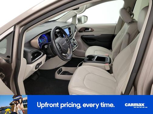 Gray 2017 Chrysler Pacifica Touring L-Plus