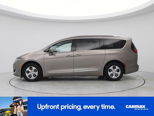 Gray 2017 Chrysler Pacifica Touring L-Plus