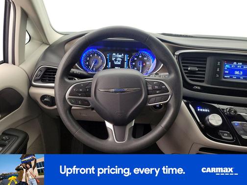 White 2017 Chrysler Pacifica LX