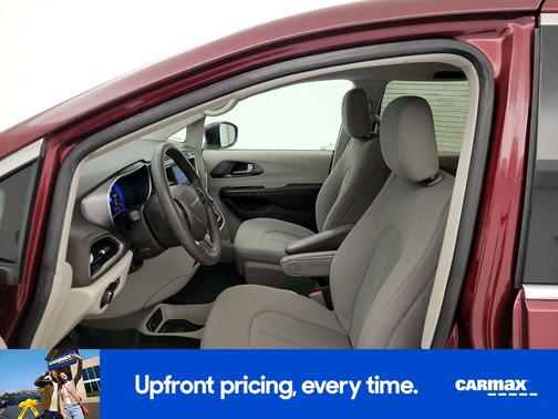 2020 Chrysler Voyager L