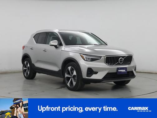 2025 Volvo XC40 B5 Plus Bright Theme