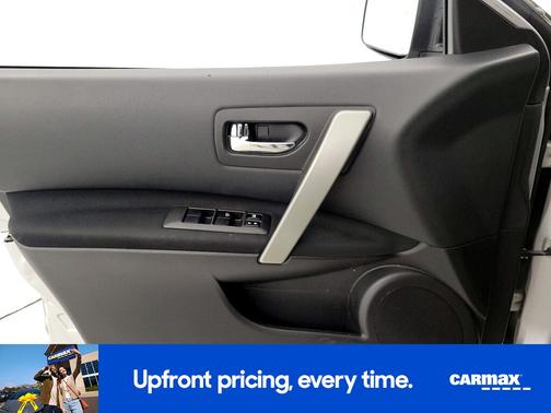 Silver 2015 Nissan Rogue Select S