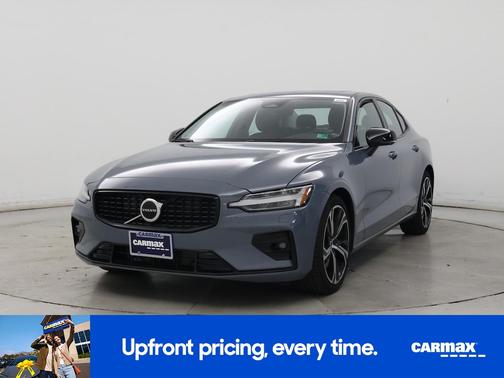 2024 Volvo S60 B5 Core Dark Theme