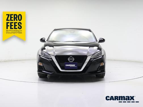 Black 2022 Nissan Altima SV