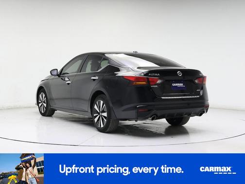 Black 2022 Nissan Altima SV
