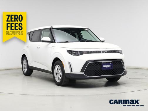 White 2025 Kia Soul LX
