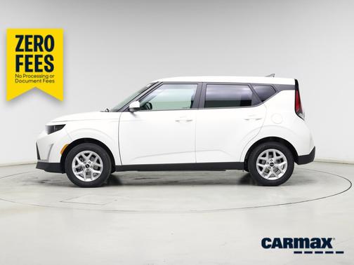 White 2025 Kia Soul LX