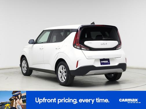 White 2025 Kia Soul LX