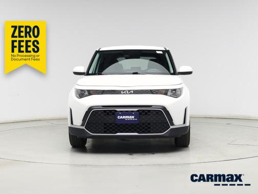 White 2025 Kia Soul LX