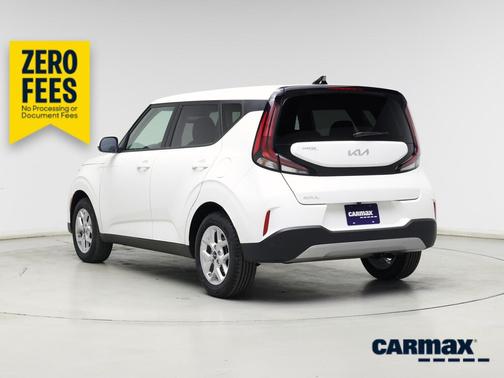 White 2025 Kia Soul LX