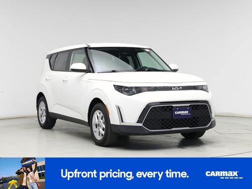 White 2025 Kia Soul LX