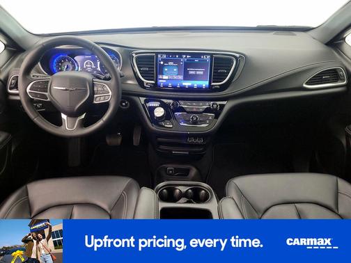 White 2025 Chrysler Pacifica Select