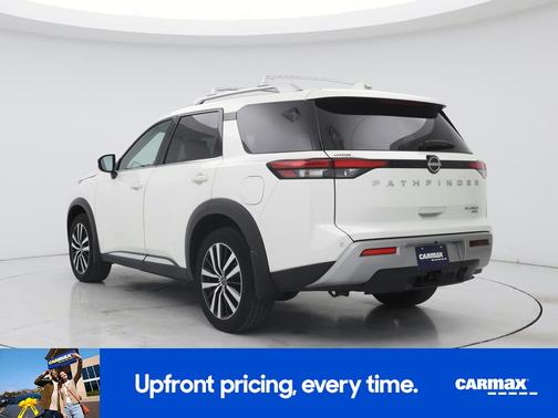 White 2023 Nissan Pathfinder Platinum