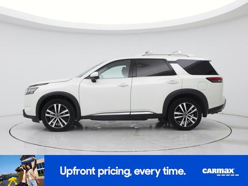 White 2023 Nissan Pathfinder Platinum