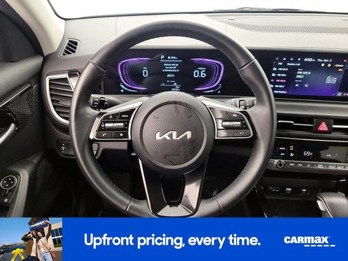 Gray 2025 Kia Seltos S