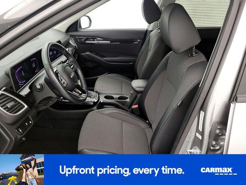 Gray 2025 Kia Seltos S