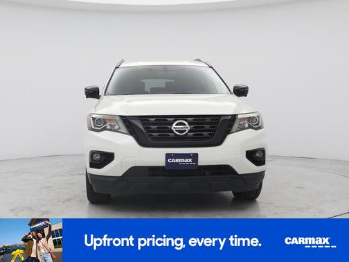 White 2018 Nissan Pathfinder SL