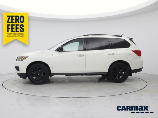 White 2018 Nissan Pathfinder SL