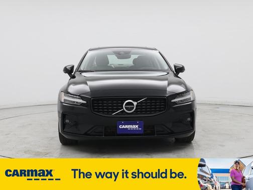 2022 Volvo S60 B5 Momentum