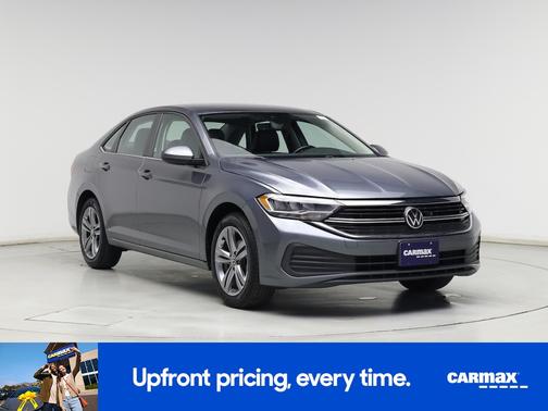 Gray 2022 Volkswagen Jetta SE