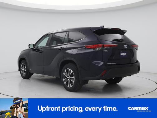 Blue 2023 Toyota Highlander Hybrid XLE
