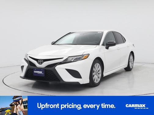 White 2018 Toyota Camry SE