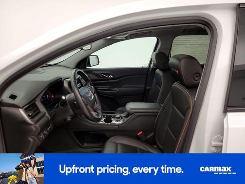 White 2022 GMC Acadia AT4