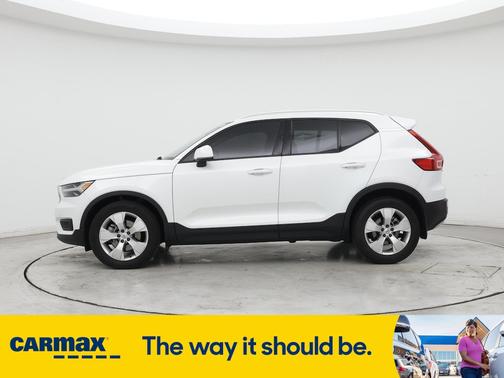 2021 Volvo XC40 T5 Momentum