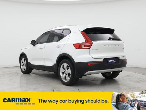2021 Volvo XC40 T5 Momentum