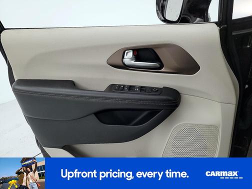 Burgundy 2018 Chrysler Pacifica Touring L