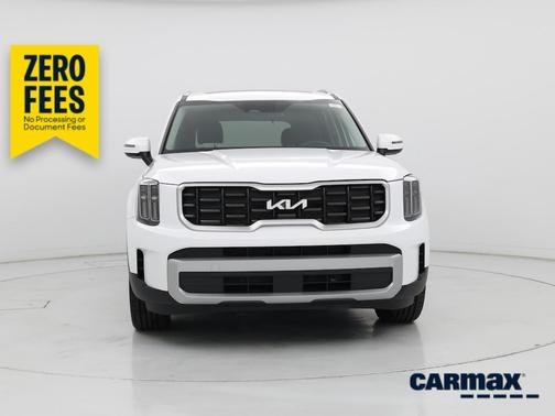 White 2023 Kia Telluride S