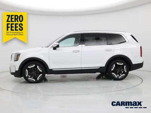 White 2023 Kia Telluride S