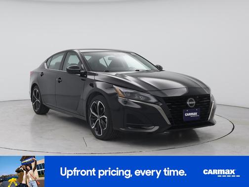 Black 2024 Nissan Altima SR