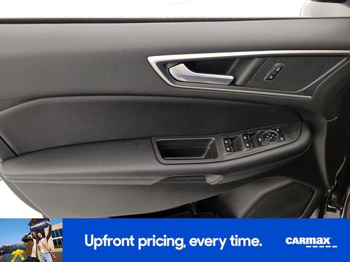 Black 2023 Ford Edge SEL