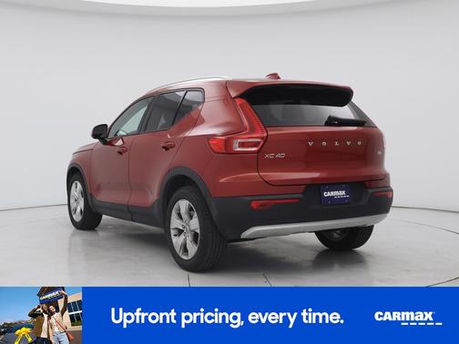 Red 2020 Volvo XC40 T4 Momentum