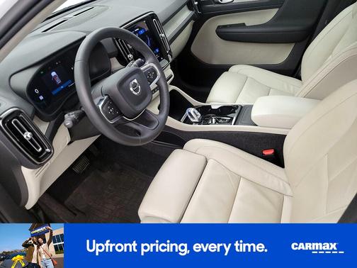 2023 Volvo XC40 B4 Ultimate Dark Theme