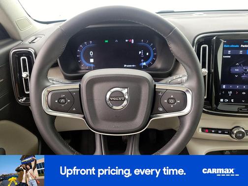 2023 Volvo XC40 B4 Ultimate Dark Theme