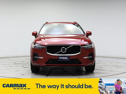 2022 Volvo XC60 B5 Momentum