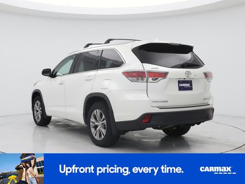 White 2015 Toyota Highlander XLE