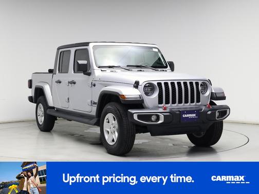Silver 2022 Jeep Gladiator Altitude