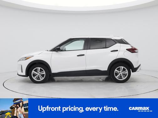 White 2023 Nissan Kicks S