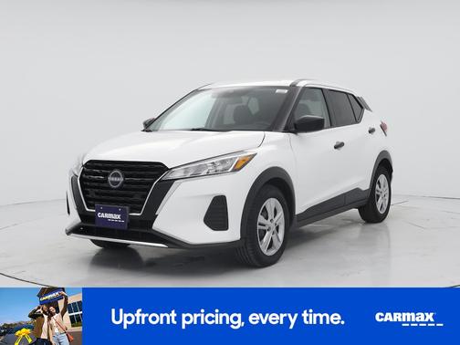 White 2023 Nissan Kicks S